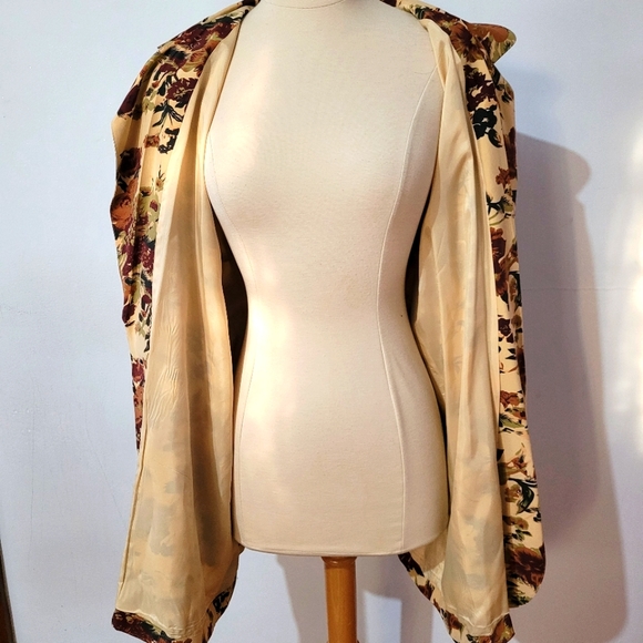 100% silk floral, lined blazer - Picture 4 of 6